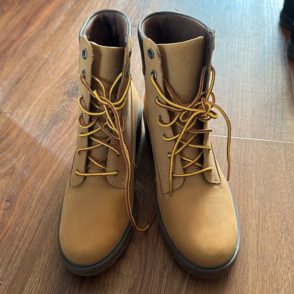 Timberland Wheat Brown Heeled Lace-Up Boots